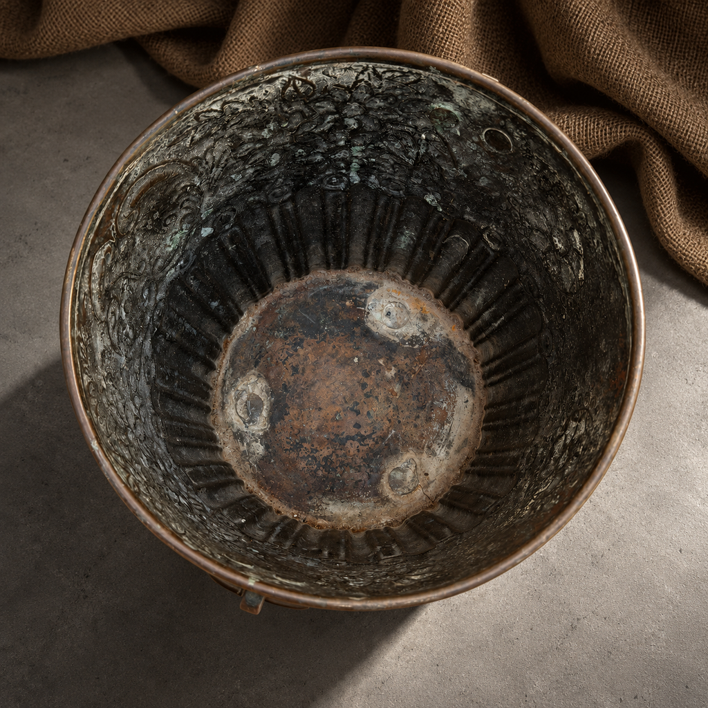 Top view of the brass cachepot showing the rim, opening and interior.