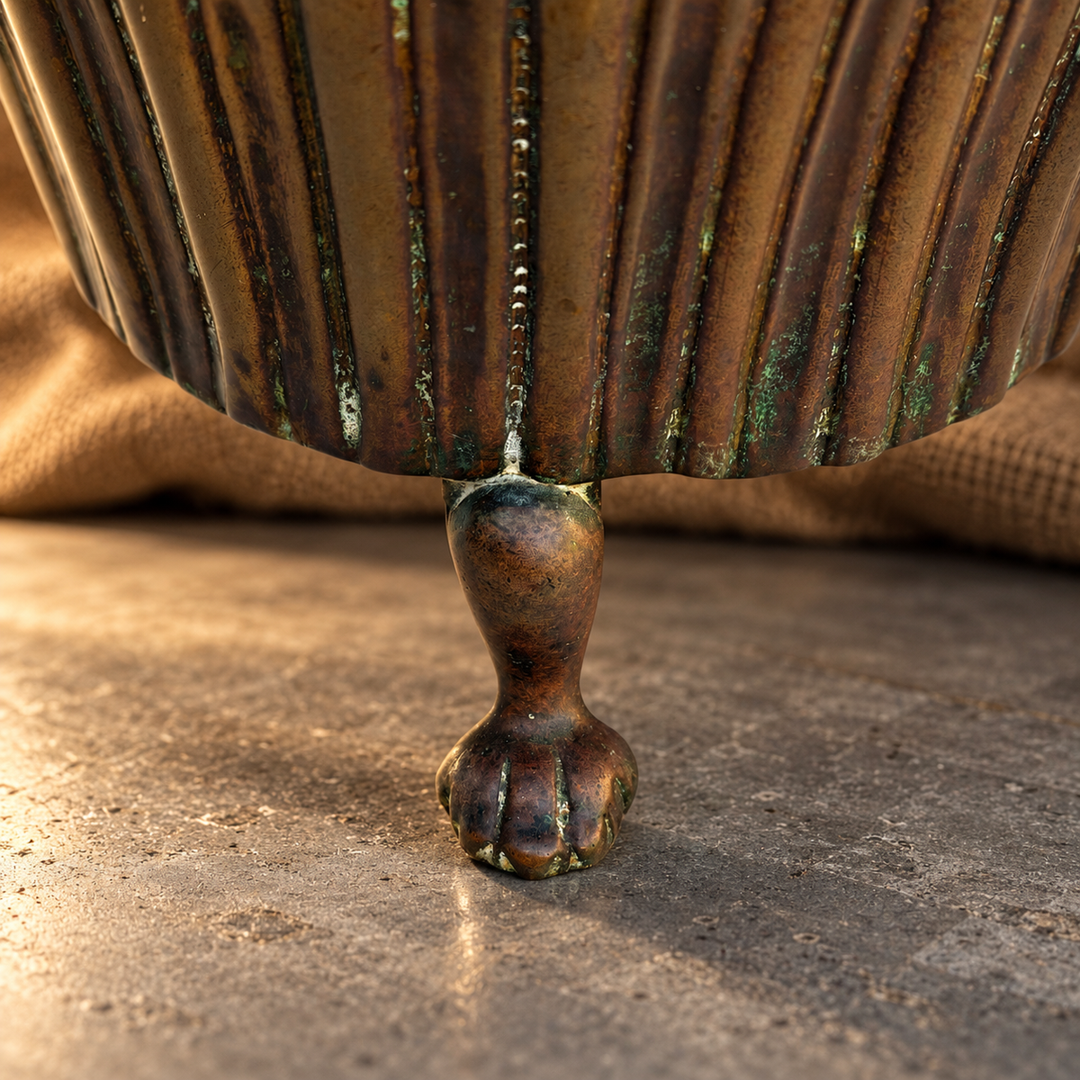 Close-up of the paw-shaped feet supporting a brass cachepot.