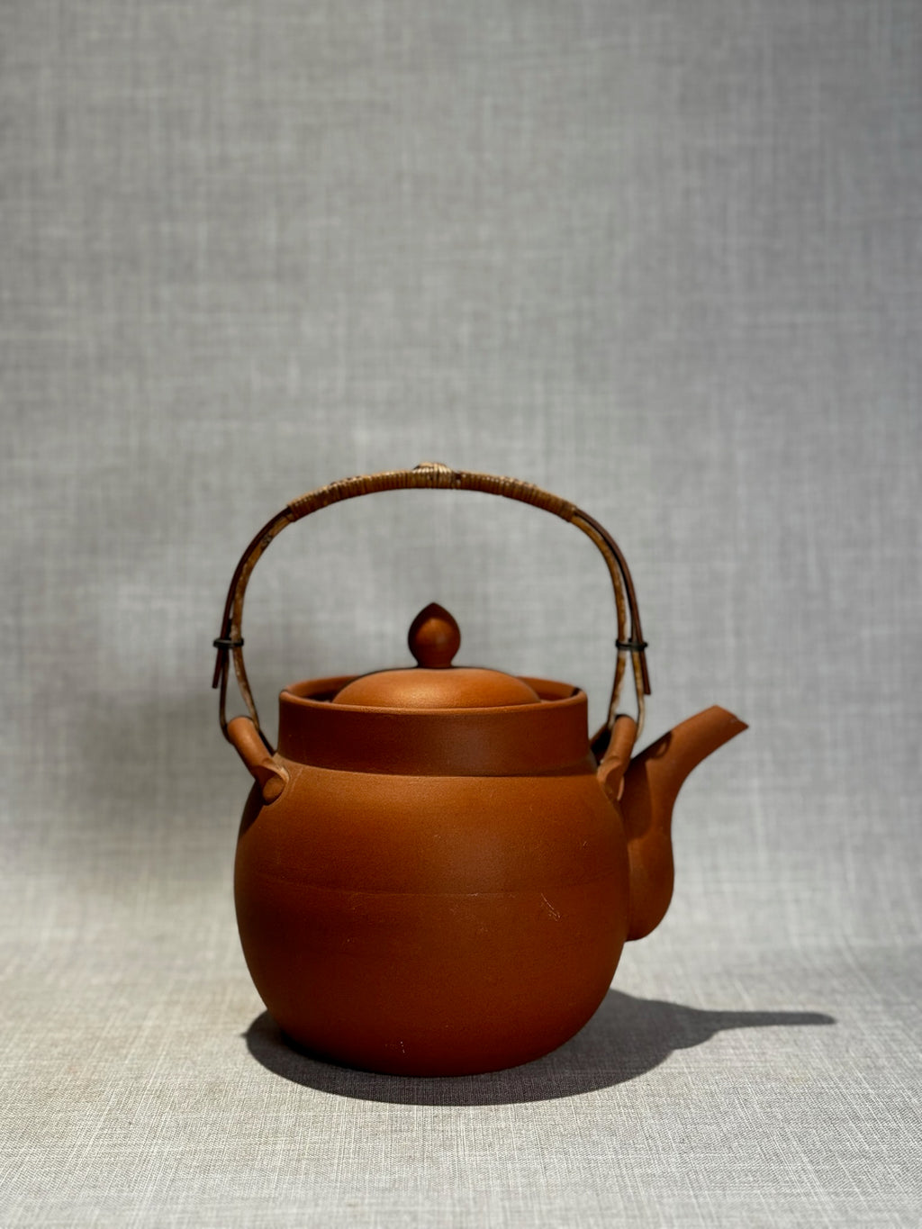 Japanese teapot with removable strainer