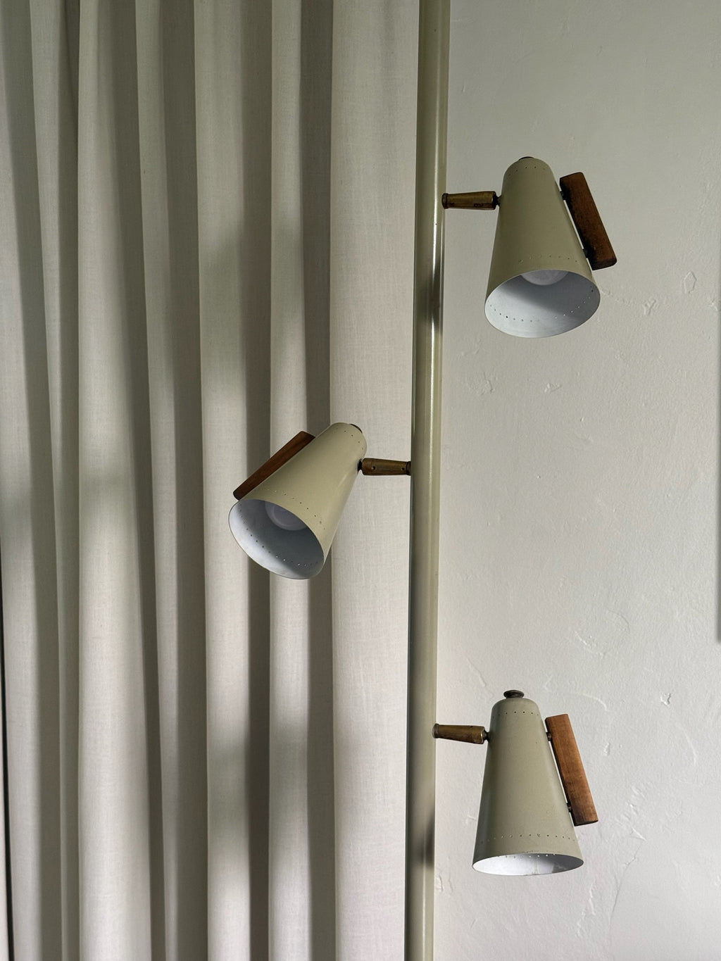 Raymond Loewy Era Stiffel Mid-Century Modern Tension Pole Floor Lamp