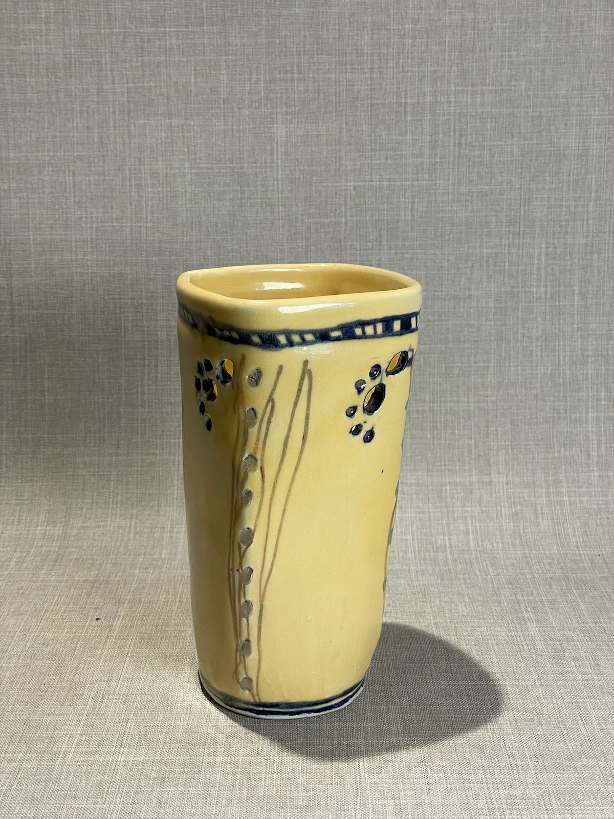 Golden Meadow Candle – Handcrafted Floral Ceramic Vessel