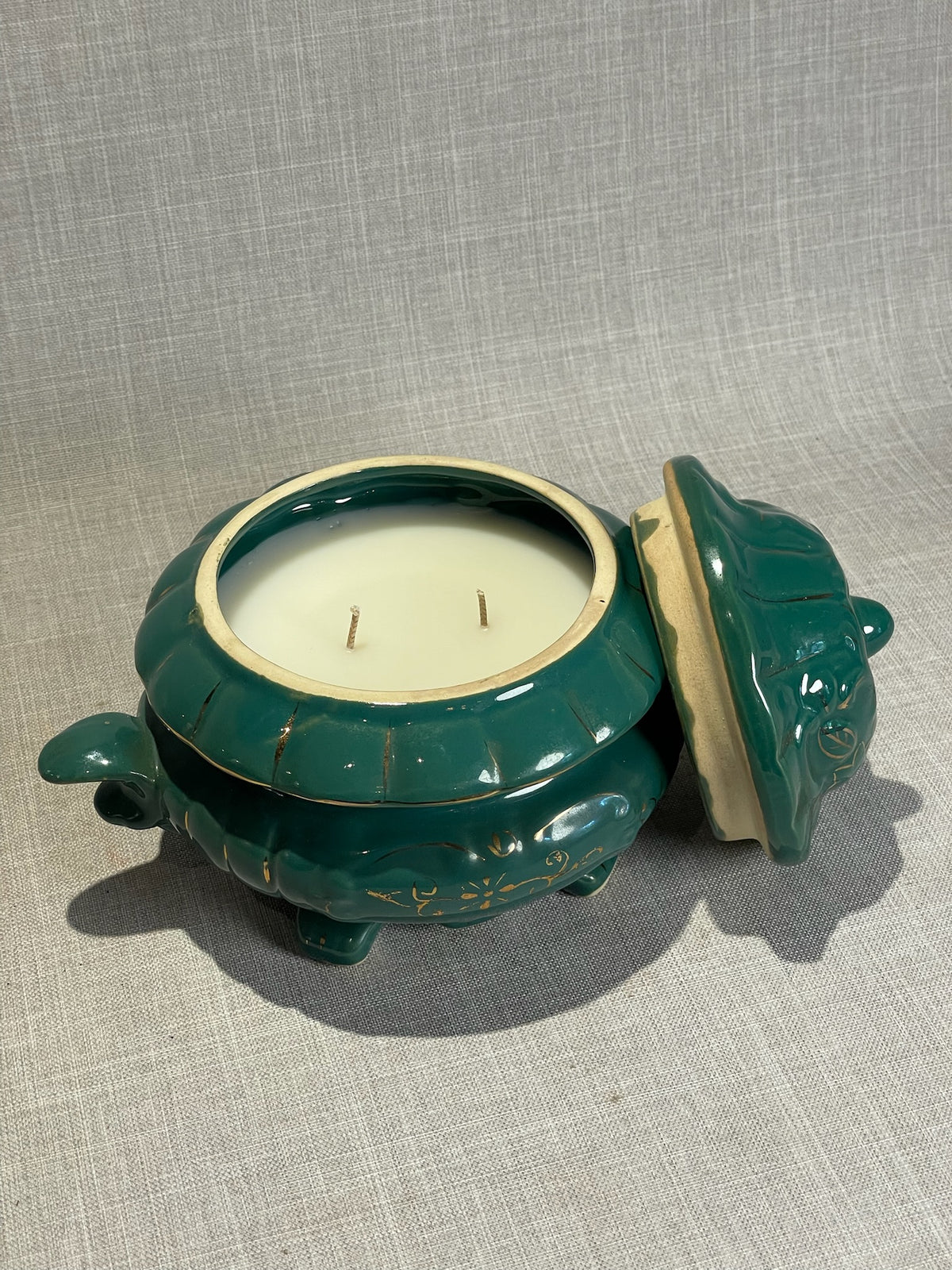 Emerald Reverie Lidded Ceramic Candle – Vintage Teal Handcrafted Vessel
