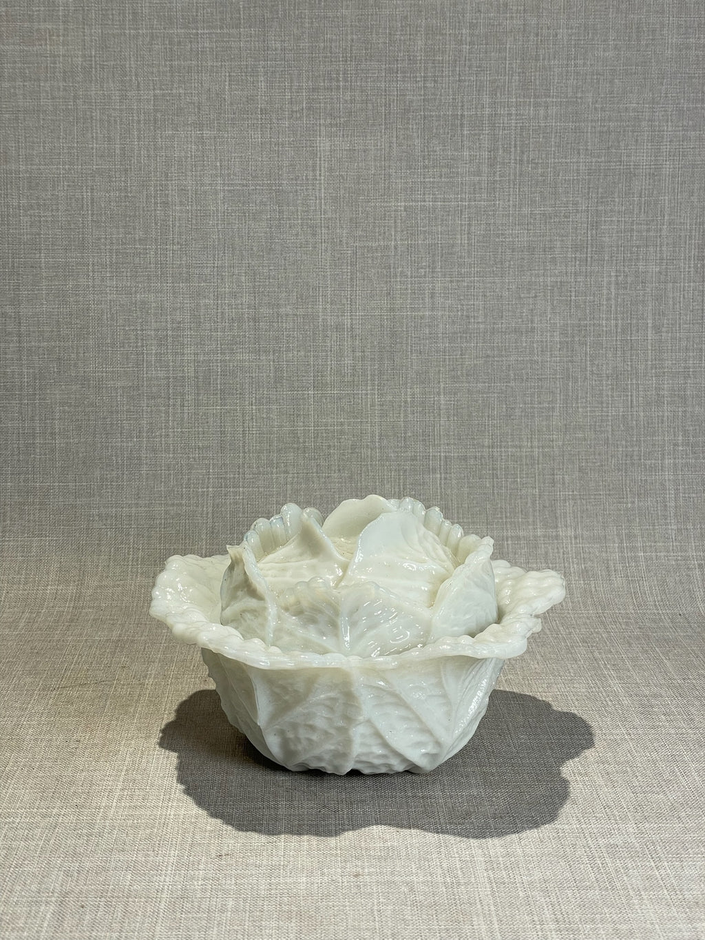 White Blossom Lidded Ceramic Candle – Hand-Poured Triple Wick in Vintage Petal Design