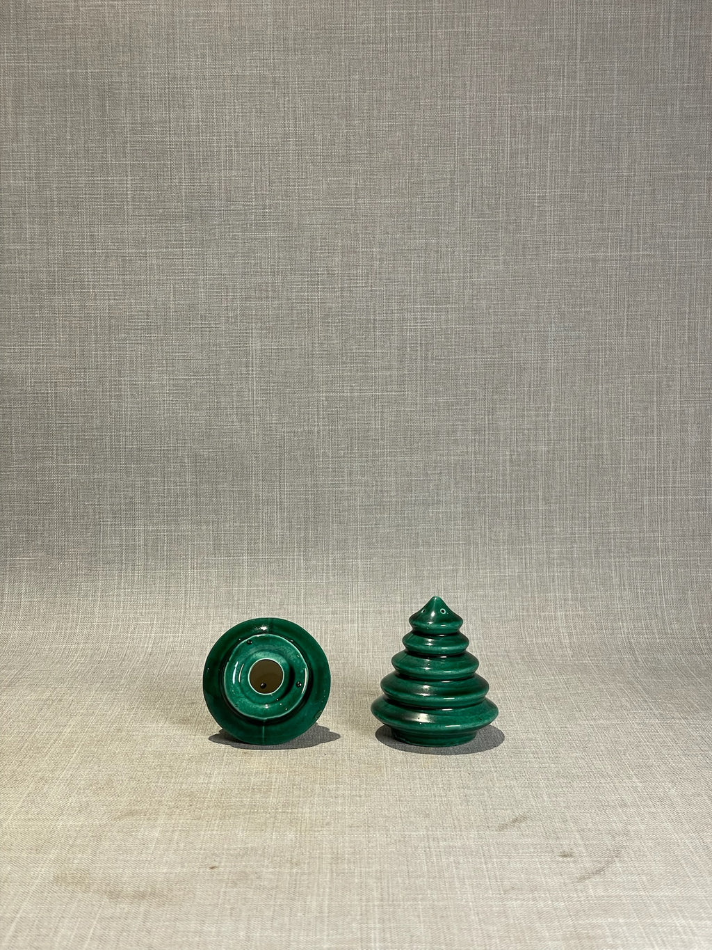 emerald green ceramic holiday salt pepper shaker set