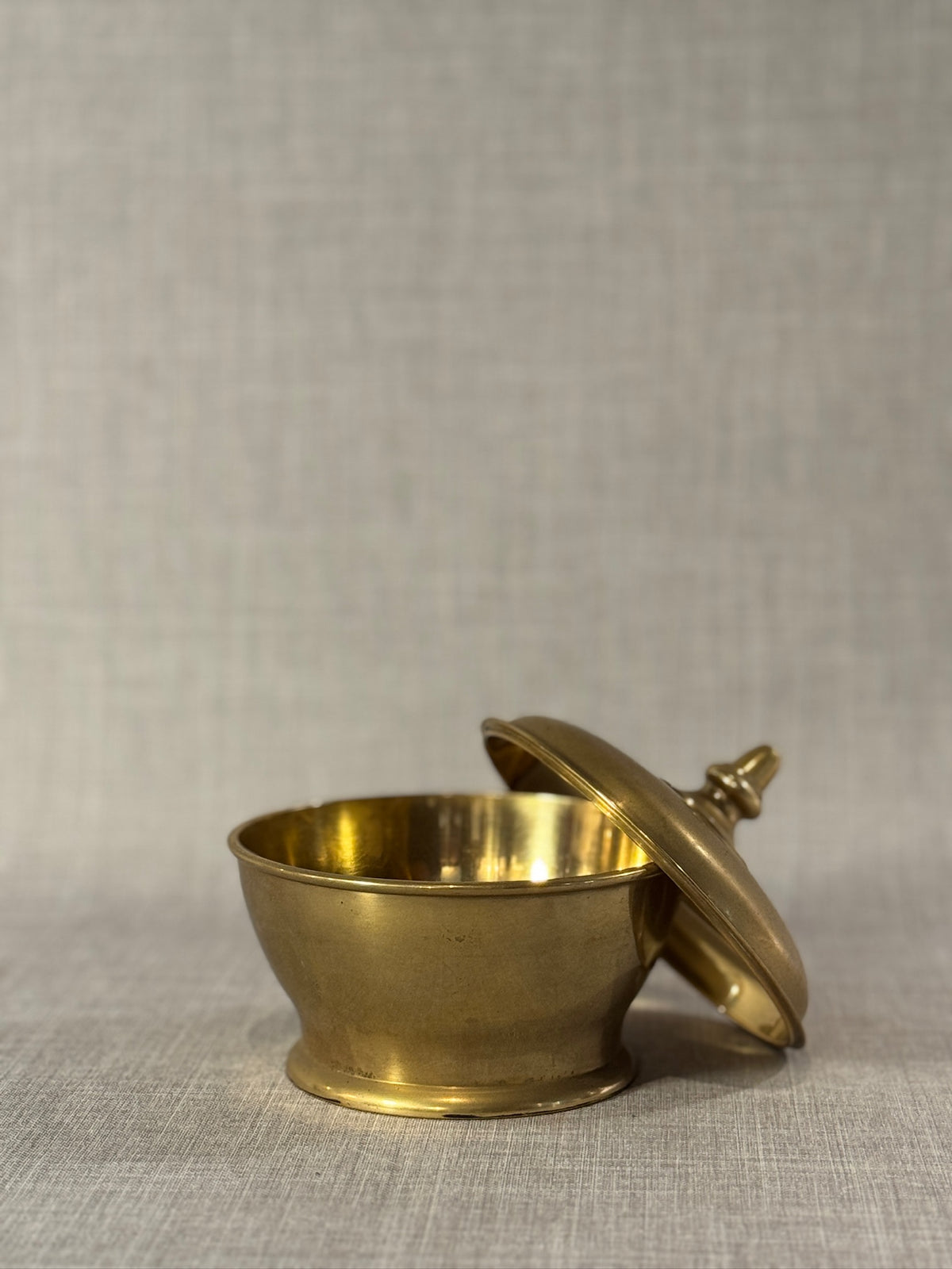 Early 20th Century Handcrafted Solid Brass Covered Caddy Box with Finial Lid