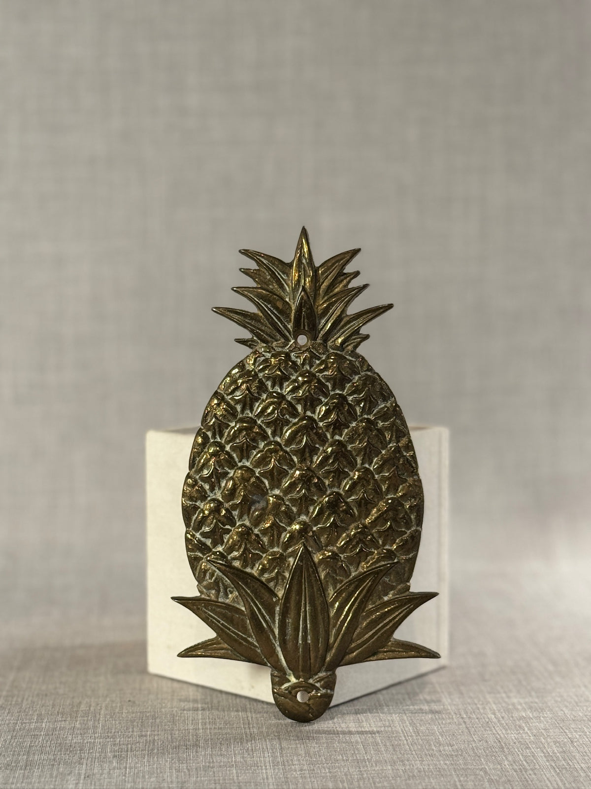 Solid Brass Pineapple Wall Plaque – Vintage-Style Decorative Wall Accent