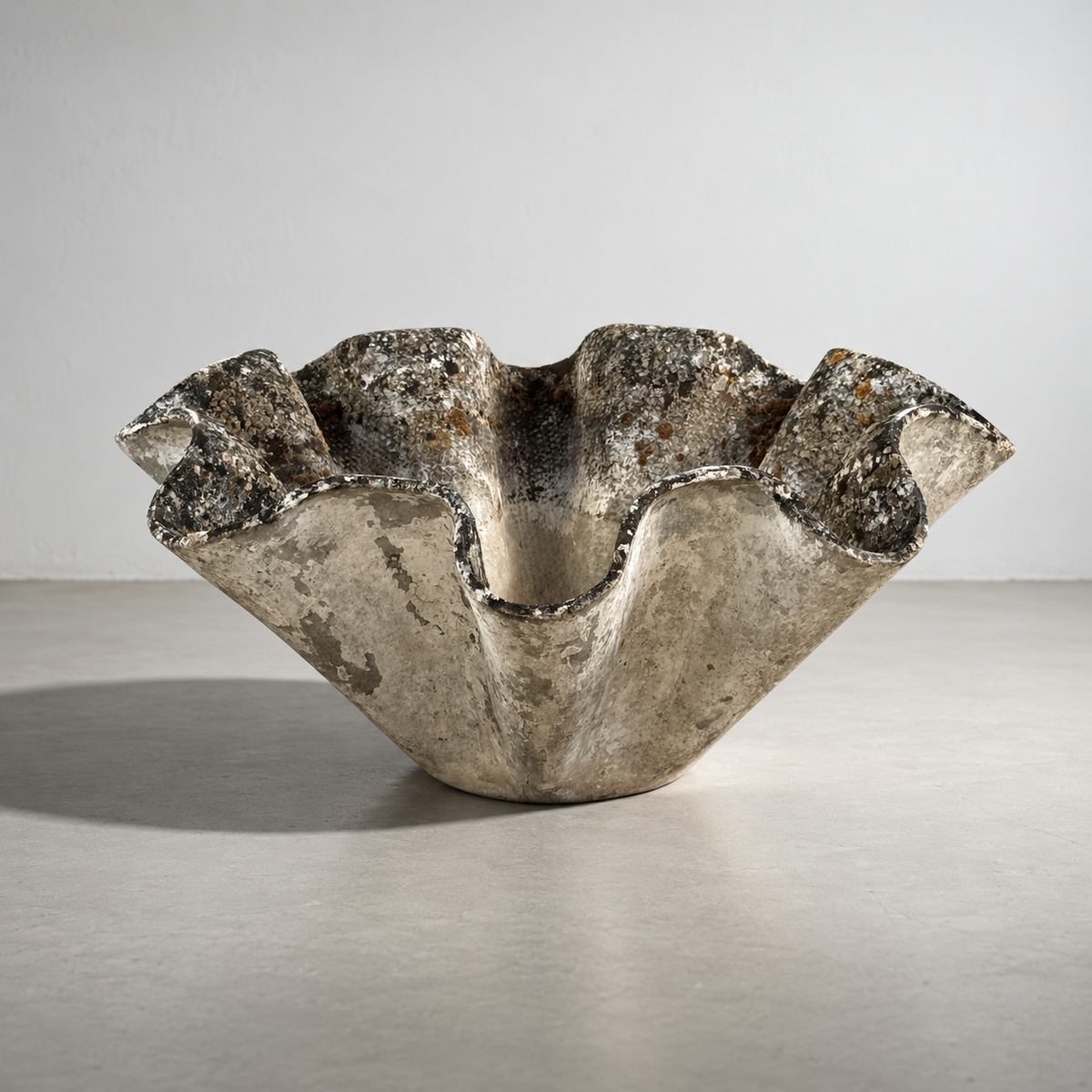 Willy Guhl Cupcake planter for Eternit with weathered patina