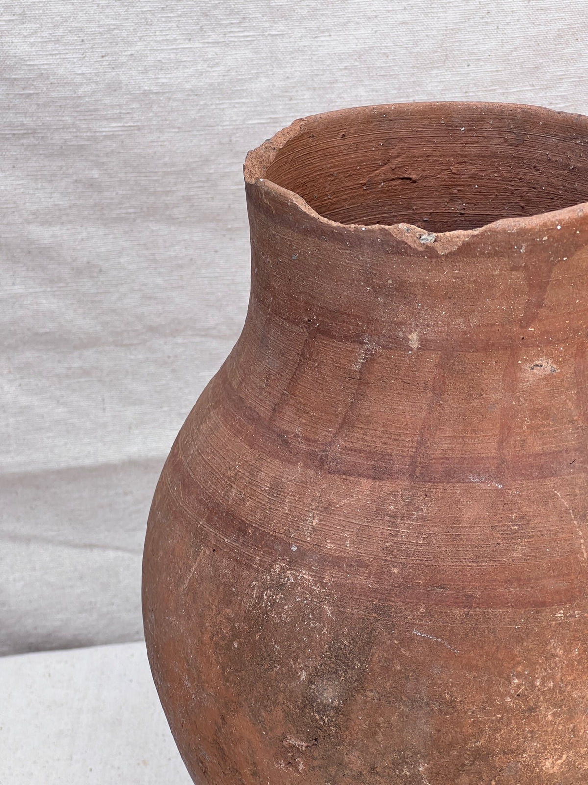 Antique terracotta water vessel handcrafted with graceful curves and natural patina, rustic farmhouse pottery ideal for traditional interiors — Hommes and Gardens, Vases + Vessels Collection, Landscape Architect, Interior Designer, Outdoor Living, Art, Furniture, Objects, Best Gifts, Nature, Backyard, Yard, Outdoor Decorations, Home Decor, Home Design, Luxury Design.