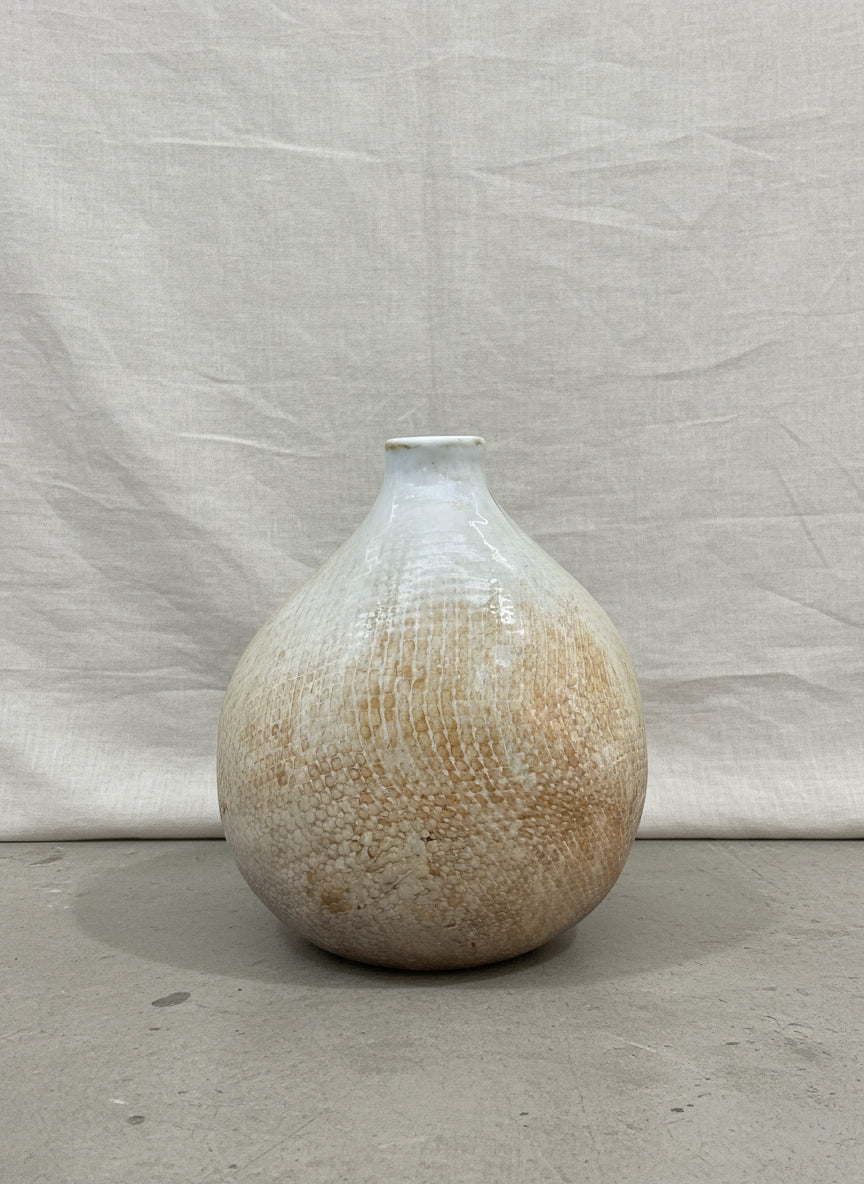 Ceramic vase with round base and thin neck, featuring a beige snake-skin pattern and artistic drip glaze finish — Hommes and Gardens, Pots + Vessels Collection, Landscape Architect, Interior Designer, Outdoor Living, Outdoor Decorations, Home Decor, Home Design, Luxury Design, Art, Furniture, Objects, Best Gifts, Nature, Backyard, Yard.