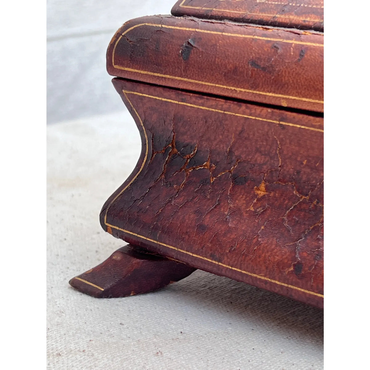 Exotic wood and leather antique jewelry box from the Victorian era, small yet ornate with gold-toned metal detailing — Hommes and Gardens, Objects Collection, Landscape Architect, Interior Designer, Outdoor Living, Art, Furniture, Objects, Best Gifts, Nature, Backyard, Yard, Outdoor Decorations, Home Decor, Home Design, Luxury Design.