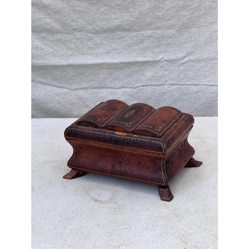 Leather and wood Victorian jewelry box from the 19th century, handcrafted with ornate iron details and elegant antique finish — Hommes and Gardens, Objects Collection, Landscape Architect, Interior Designer, Outdoor Living, Art, Furniture, Objects, Best Gifts, Nature, Backyard, Yard, Outdoor Decorations, Home Decor, Home Design, Luxury Design.