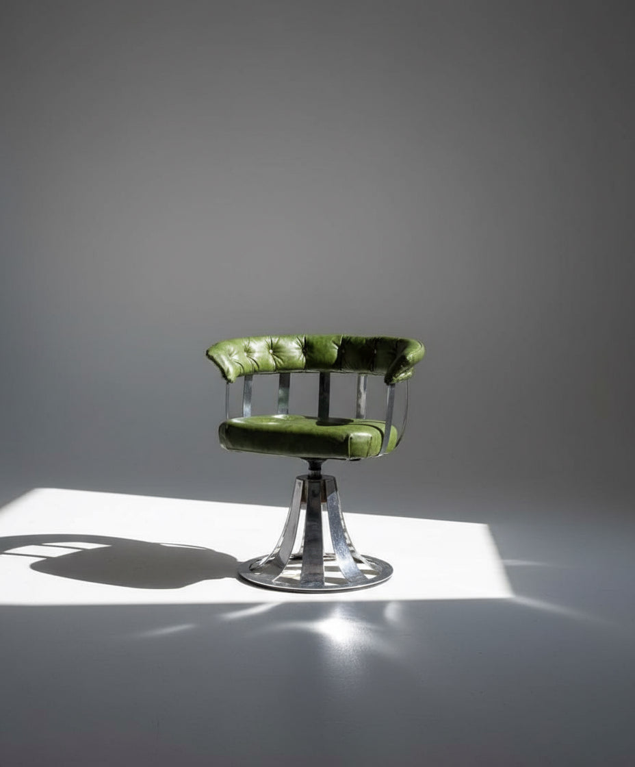 Mid-century modern Russell Woodard style chrome dining set with tulip pedestal base and tufted green swivel chairs, a vintage Space Age statement for modern interiors — Hommes and Gardens, Furniture Collection, Home Decor, Landscape Architect, Interior Designer, Outdoor Living, Outdoor Decorations, Home Design, Luxury Design, Art, Furniture, Objects, Best Gifts, Nature, Backyard, Yard.
