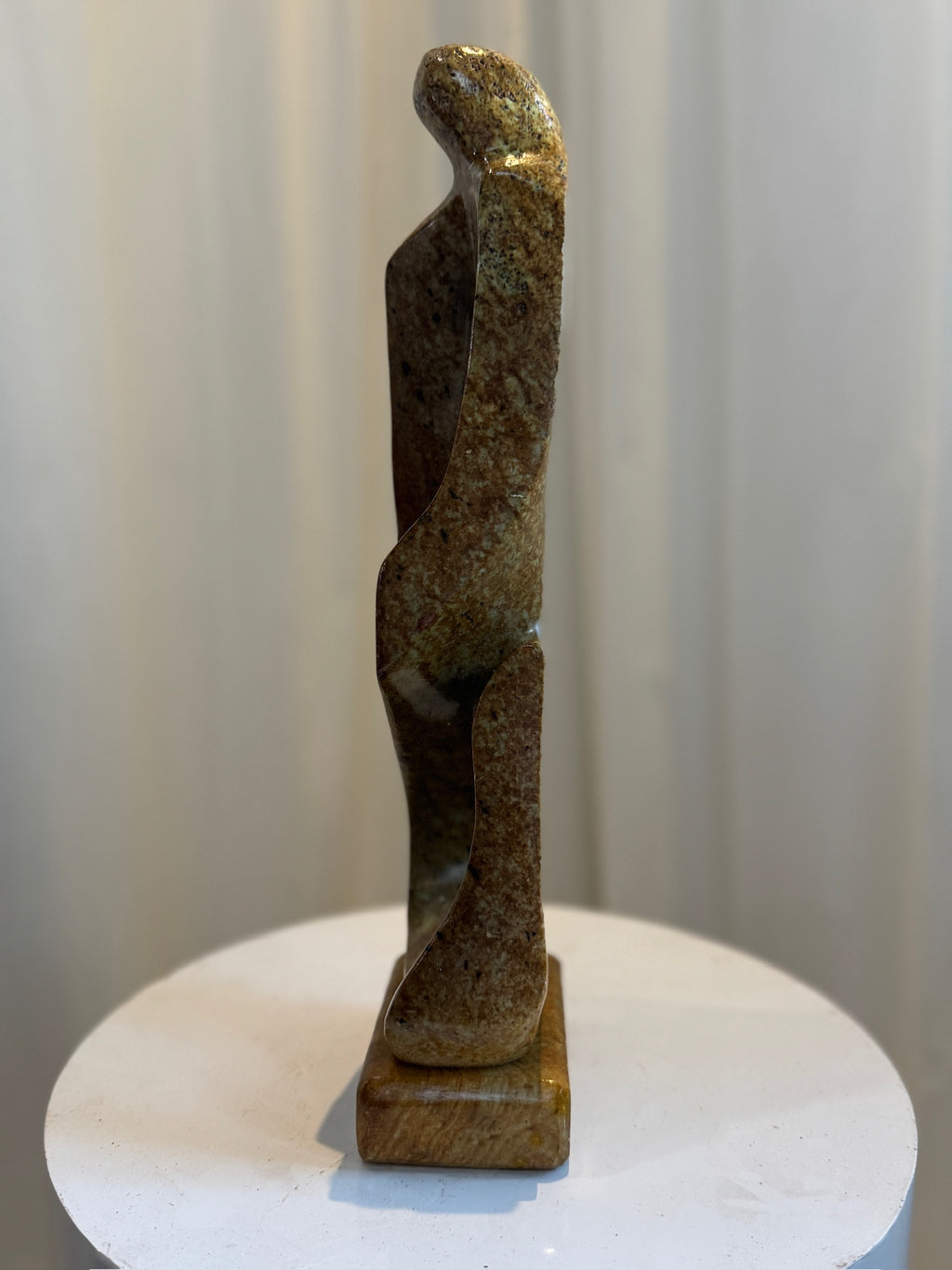 Mid-Century soapstone abstract sculpture by Marco Lyra, fluid human-inspired design with warm tones and smooth sculptural base — Hommes and Gardens, Objects Collection, Landscape Architect, Interior Designer, Outdoor Living, Art, Furniture, Objects, Best Gifts, Nature, Backyard, Yard, Outdoor Decorations, Home Decor, Home Design, Luxury Design.