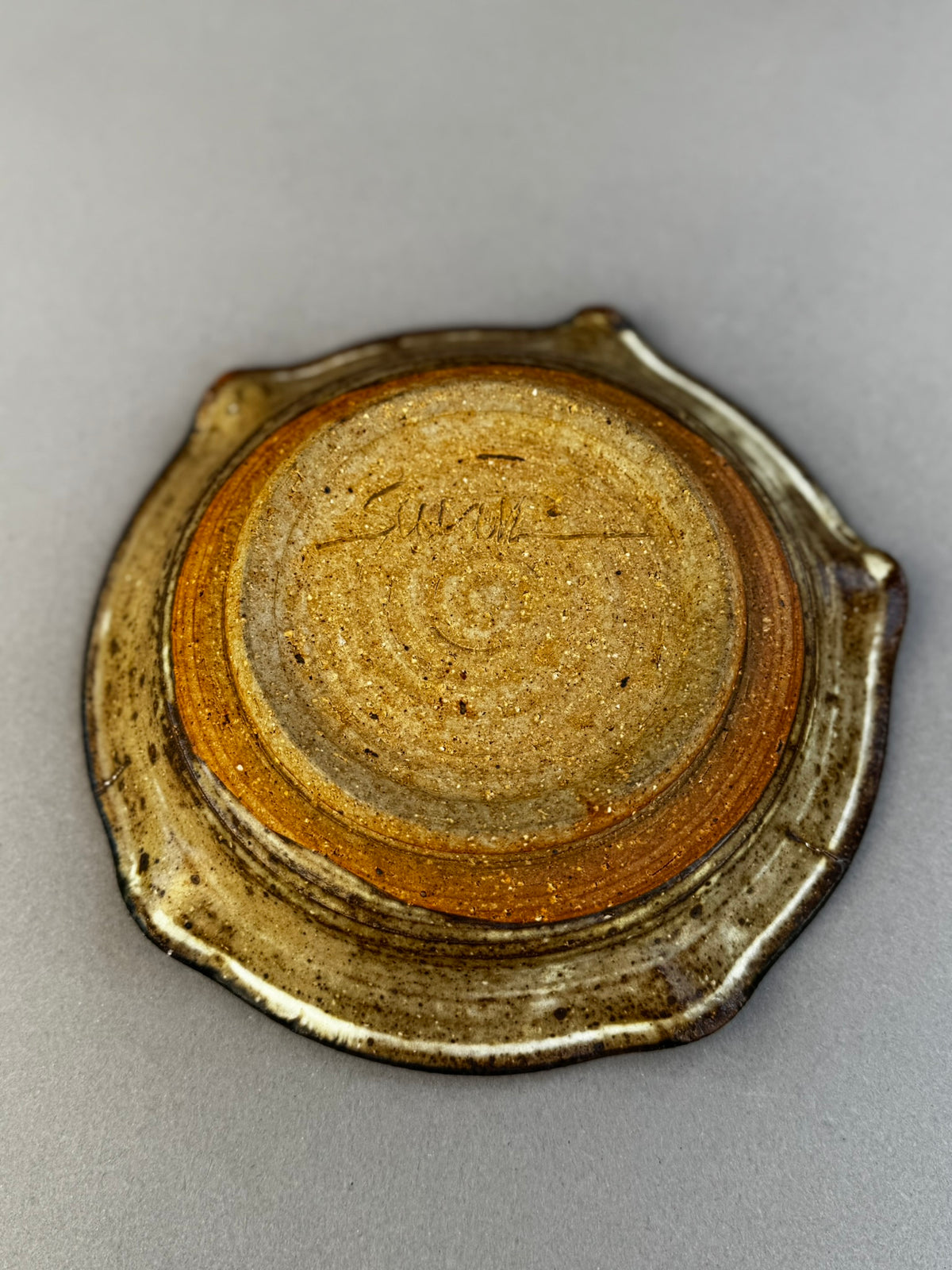 Signed Studio Pottery Ceramic Ashtray with Glazed Earth Tones – Handcrafted Artisan Work by hommes + gardens estudio