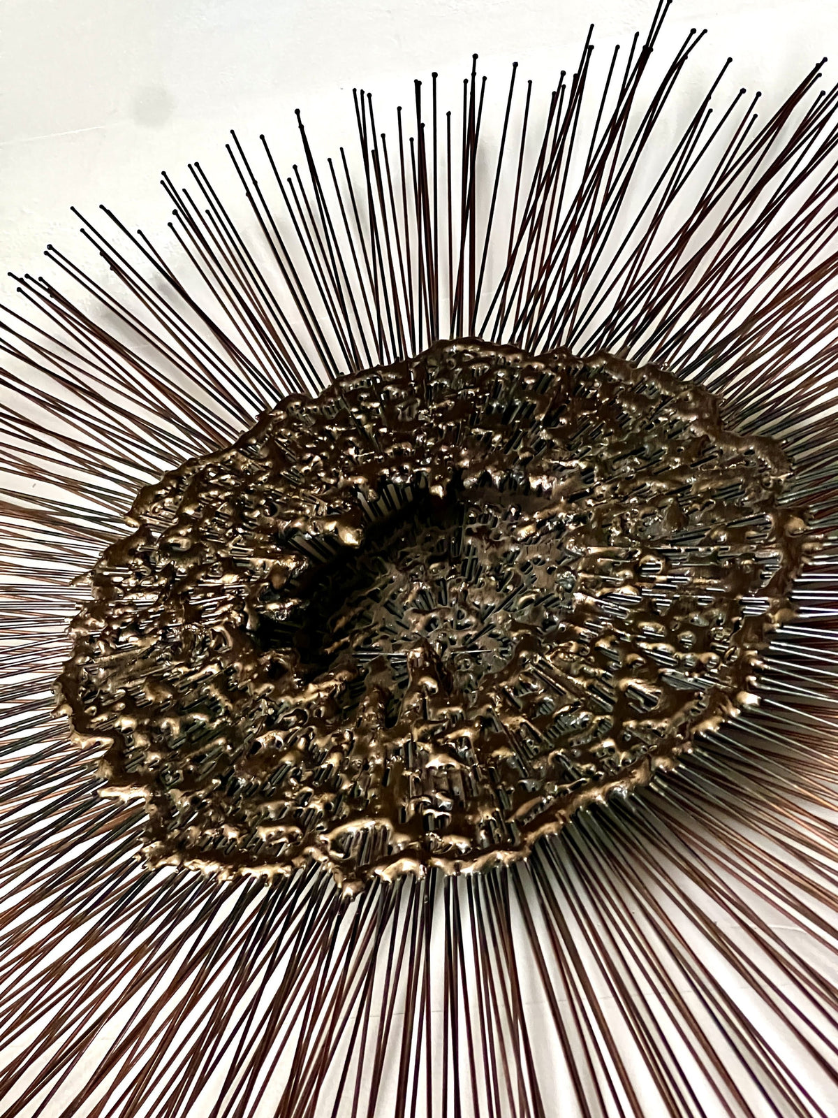 Vintage Curtis Jeré-inspired brass and copper wire sunburst wall art sculpture with three-dimensional orb, mid-century modern elegance — Hommes and Gardens, Wallscape Collection, Landscape Architect, Interior Designer, Outdoor Living, Art, Furniture, Objects, Best Gifts, Nature, Backyard, Yard, Outdoor Decorations, Home Decor, Home Design, Luxury Design.